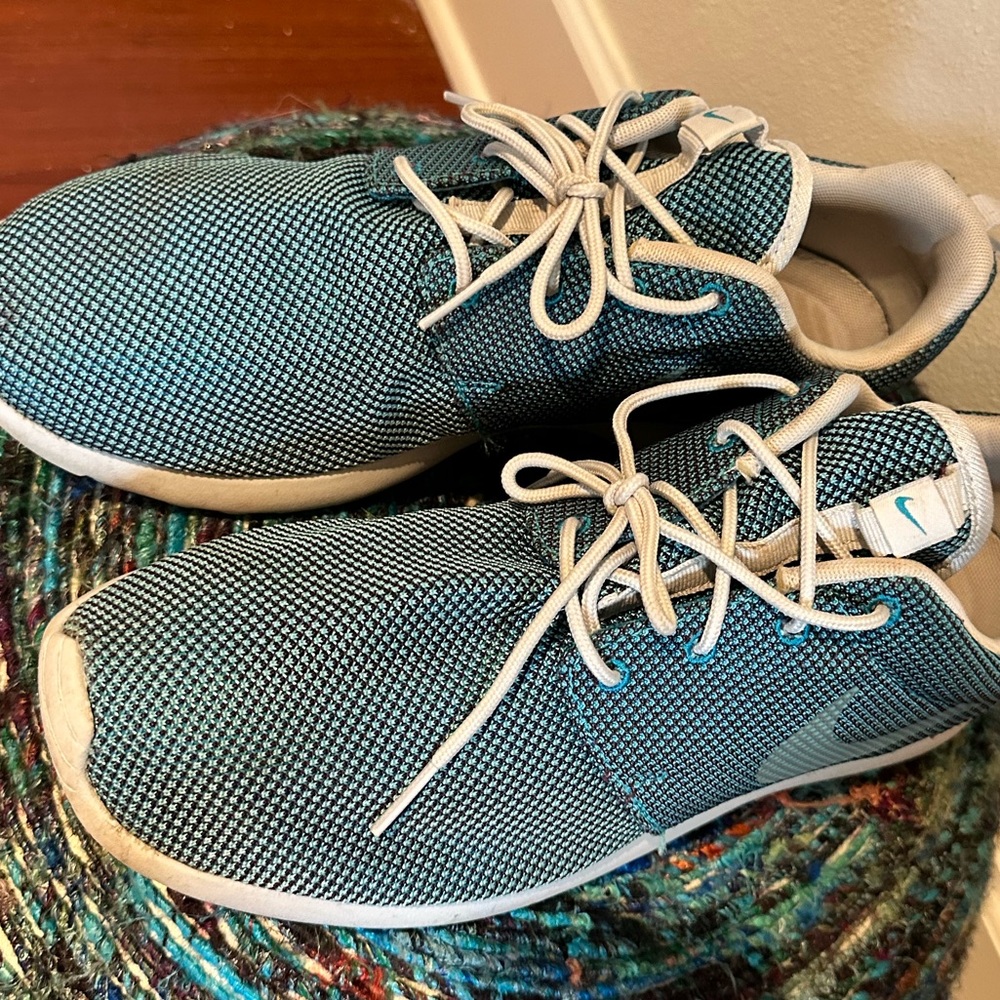 Men’s Nike running shoes, size 10.5, blue - Picture 2 of 4